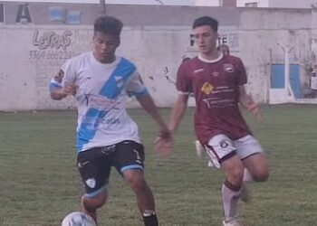 Bajo la lluvia, Paraná bajó al líder