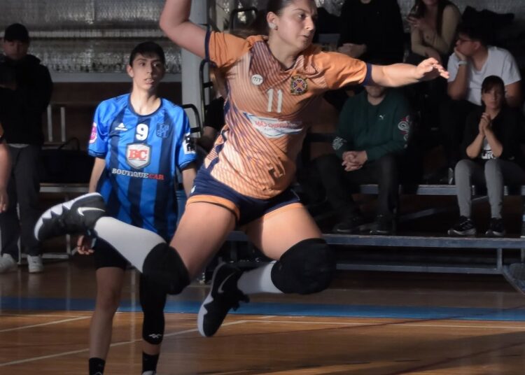 Regatas con puntaje perfecto se metió en semifinales del Nacional B