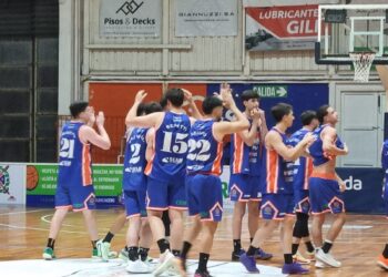 Regatas venció a Atenas y aseguró el primer puesto del Grupo D