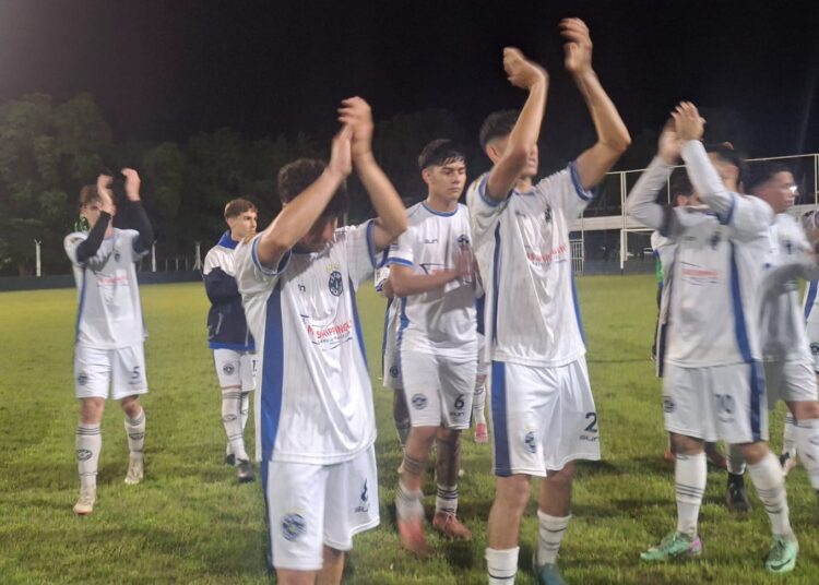 Somisa le ganó a Regatas y llegó a la cima del Torneo