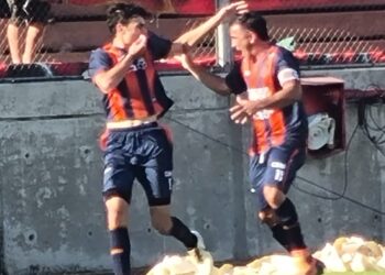 Regatas goleó a Belgrano en el clásico y se afirma en zona de clasificación
