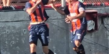 Regatas goleó a Belgrano en el clásico y se afirma en zona de clasificación
