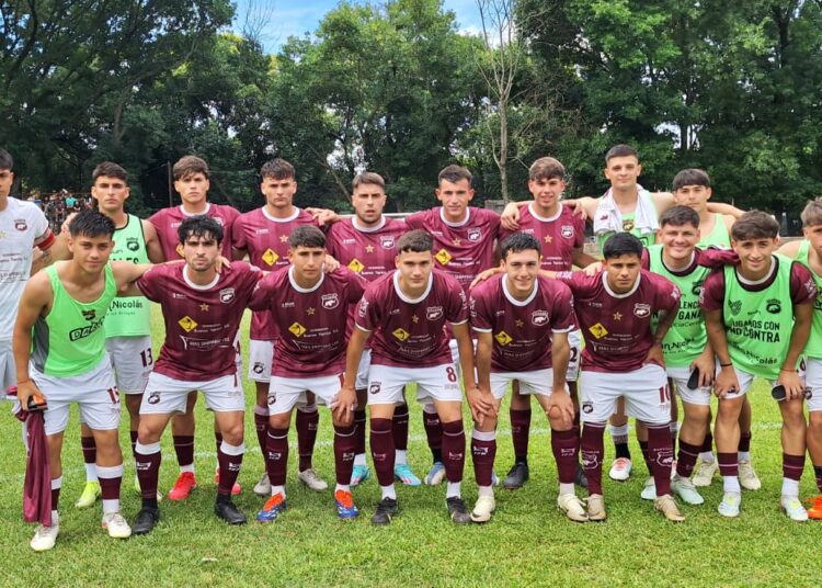 Defensores goleó en General Rojo y se metió en semifinales
