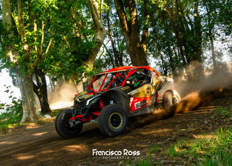 El nicoleño Beto Ackermann brilló en Pérez: triunfo en UTV 4 y top 4 en la general del Rally Santafesino