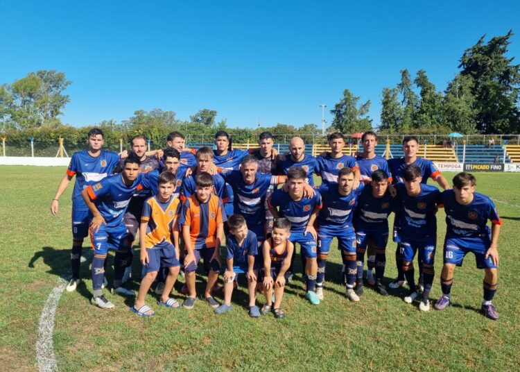 Regatas goleó a Social y es finalista