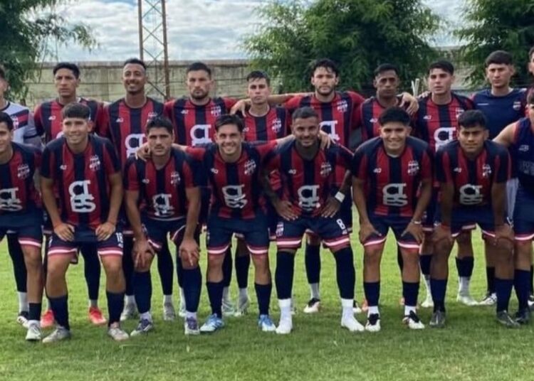 Unidos de Lisandro Olmos el rival de Regatas en la proxima fase del Regional