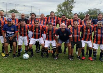 COPA SENIOR 2025: Regatas igualó en un partidazo y la serie se define en Cipolletti