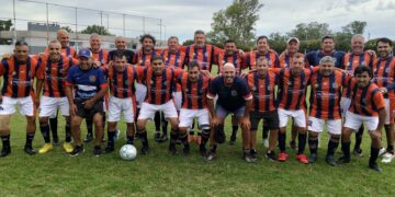 COPA SENIOR 2025: Regatas igualó en un partidazo y la serie se define en Cipolletti