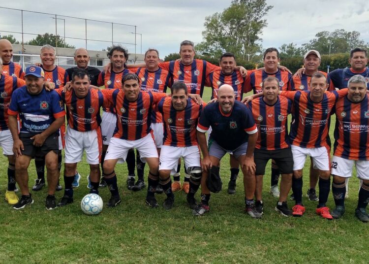 COPA SENIOR 2025: Regatas igualó en un partidazo y la serie se define en Cipolletti