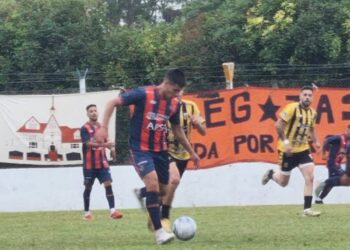 Regatas goleó a Sportman y está en la tercera fase del Regional Amateur