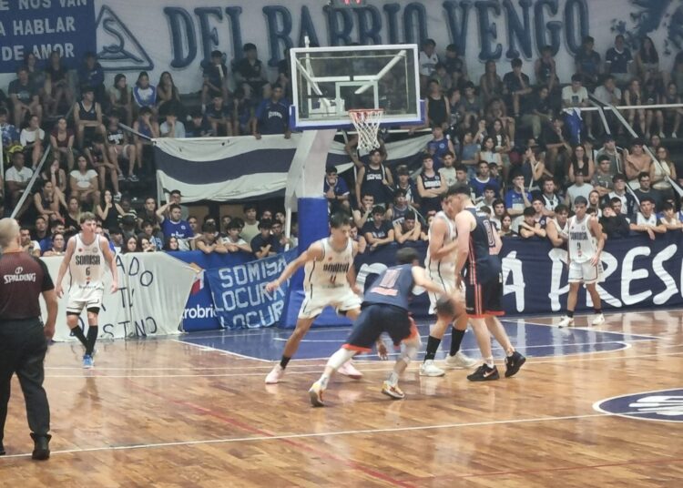 Regatas forzó el tercer juego tras vencer con autoridad a Somisa 98-79
