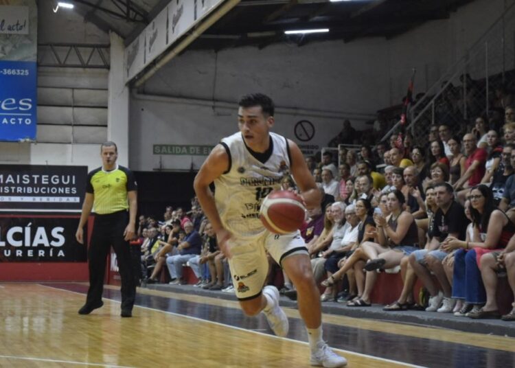 Pergamino Básquet y el nicoleño Nico Rodriguez cerraron con derrota su raid entrerriano
