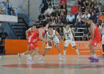 Pergamino Básquet festejó ante Tomas de Rocamora con una gran actuación del nicoleño Nico Rodríguez