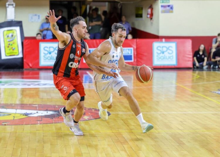 San Martín con el nicoleño Victor Fernandez cayó ante Oberá en su estreno en el Fortín Rojinegro