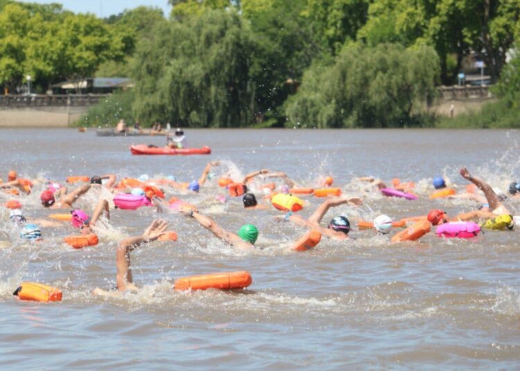 Regatas organiza la primera edición del “Desafío de la Ribera” de aguas abiertas