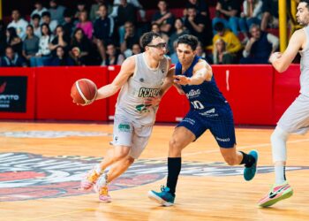 Ferro no lo pudo cerrar pese a un gran Defelippo y cayó ante Regatas en Corrientes