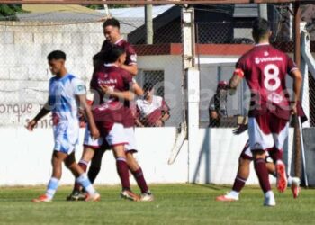 Defensores juega de local ante El Linqueño el domingo