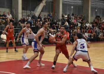 Regatas dejó su invicto en Las Diagonales en un duelo de alto ritmo