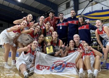 Clara Espíndola, campeona con la Rosarina y orgullo de Regatas