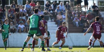 Federal A: empate agónico de Defensores y Douglas sigue perfecto en la cima