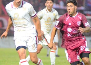 Defensores dio pelea pero cayó en un partidazo ante Douglas Haig