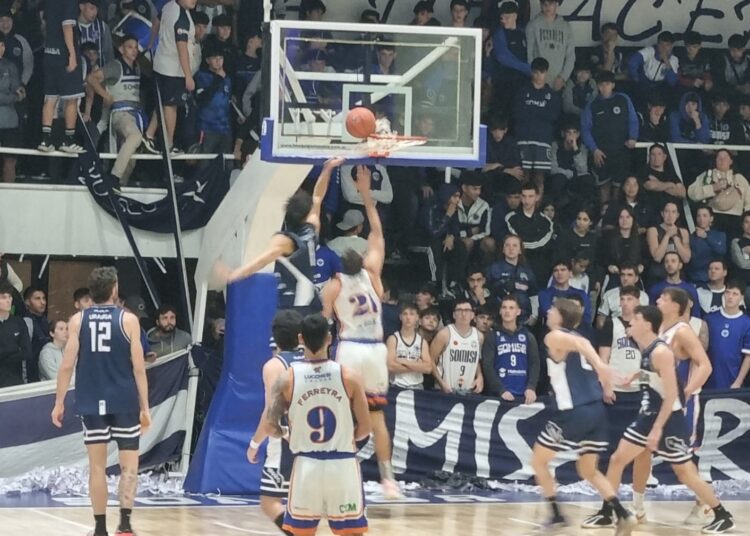 Regatas se llevó el clásico ante Somisa con un tercer cuarto demoledor