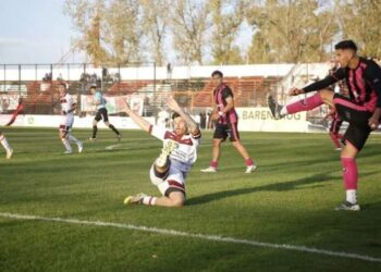 El resumen de la Octava del Federal A, Douglas sigue firme