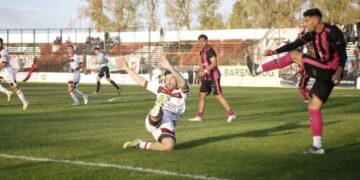 El resumen de la Octava del Federal A, Douglas sigue firme