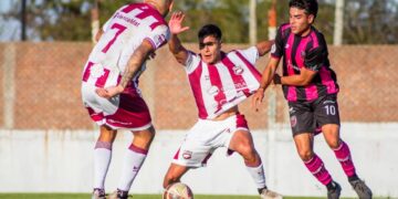 Federal A, Defensores cayó en un final polémico y Douglas sigue firme arriba