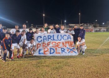 Regatas salvó el punto en el final