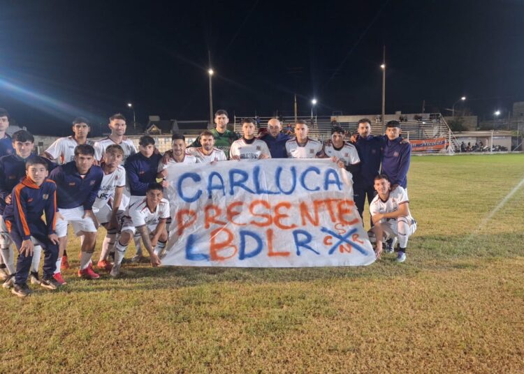 Regatas salvó el punto en el final