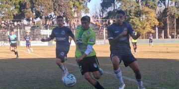 Paraná golpeó rápido y sigue en zona de clasificación