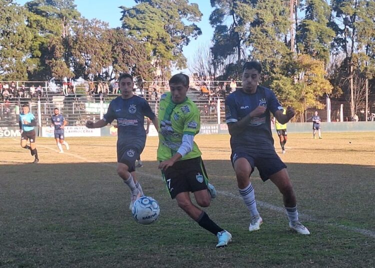 Paraná golpeó rápido y sigue en zona de clasificación
