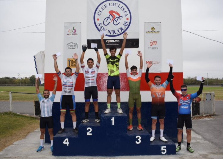El ciclismo volvió a brillar en San Nicolás con una gran jornada en la pista del Club Ciclista