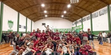 Defensores se quedó con el clásico de Villa Ramallo y sigue prendido arriba