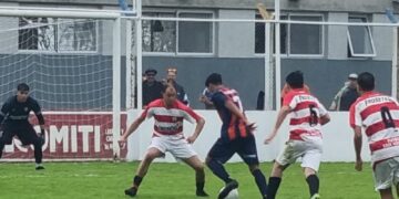 Regatas goleó y recuperó la punta del Torneo Apertura