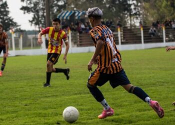 Regatas y Belgrano repartieron triunfos en el clásico de inferiores durante la fecha 11