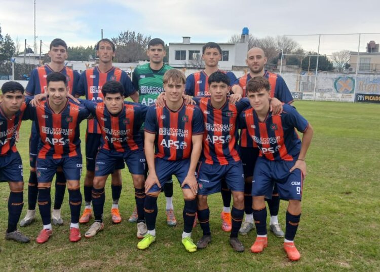 Regatas goleó, terminó primero y ya piensa en Paraná