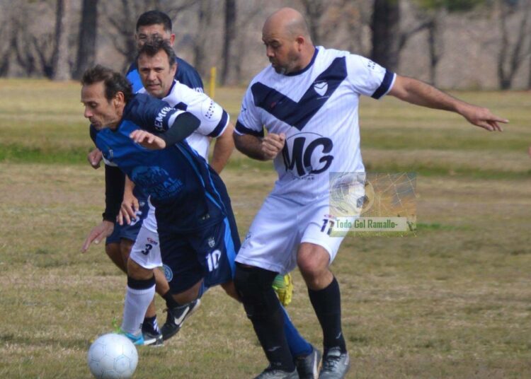 Regatas y Paraná no ceden terreno: el Senior de la Liga Nicoleña vivió un intenso fin de semana largo