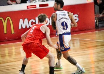 Regatas ganó en Neuquén, eliminó a Independiente y habrá clásico nicoleño en los octavos de final