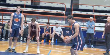 Regatas fue de mayor a menor, venció a Defensores y es el primer finalista del Súper 4