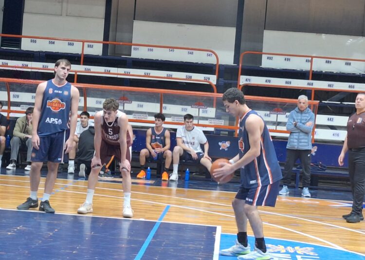 Regatas fue de mayor a menor, venció a Defensores y es el primer finalista del Súper 4
