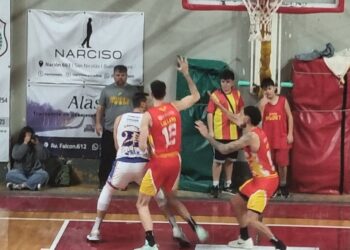 Regatas reaccionó a tiempo, le quitó el invicto de local a Belgrano e igualó la serie