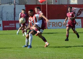 A Defensores el León lo madrugó y se quedó con tres puntos de oro