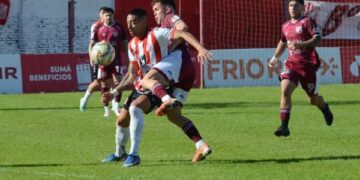 A Defensores el León lo madrugó y se quedó con tres puntos de oro
