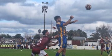Defensores pintó de granate el domingo
