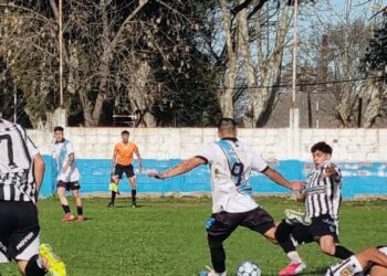 Paraná y La Emilia igualaron y Belgrano quedó como único líder