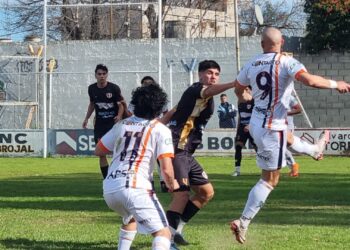 Regatas lo ganó en el final y Raffo se vistió de héroe