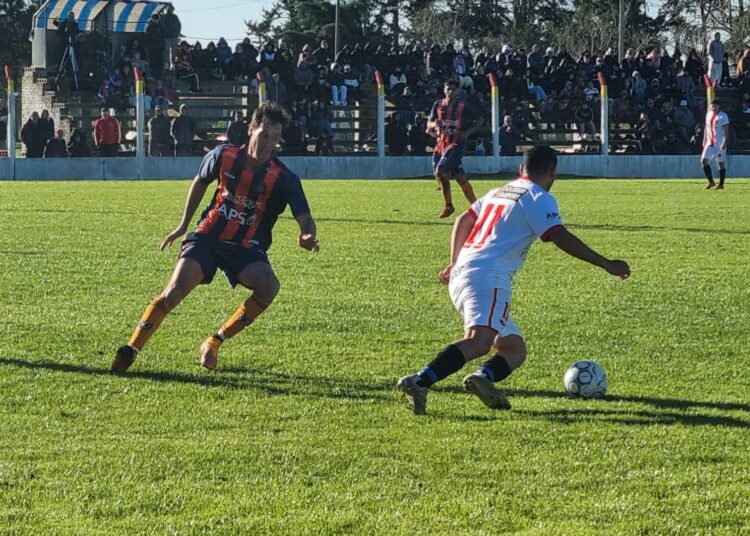 Belgrano y Regatas no se sacaron ventajas en el clásico y Paraná alcanzó la punta