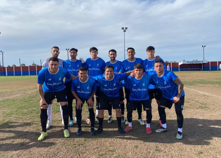 San Nicolás resistió con diez y dejó abierta la final de la Copa País